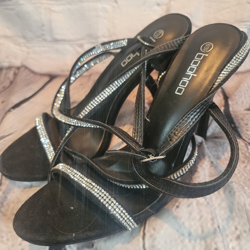 Sparkling lace up black shoes.
